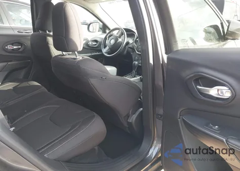 2016 Jeep Cherokee Altitude z USA, uszkodzony, nr VIN 1C4PJMCS6GW118996